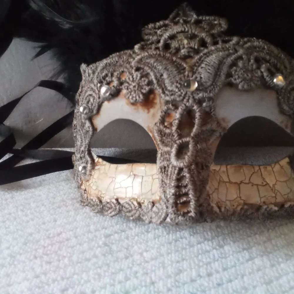 Mask - Picture 3 of 4
